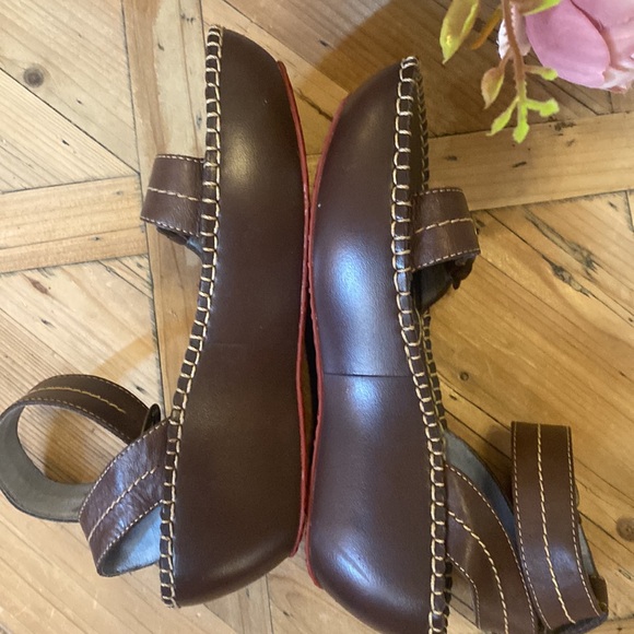 🎀 Indigo by Clarks Platform Brown Sandals size 6.5 EUC ankle strap - super Cute - Picture 2 of 8